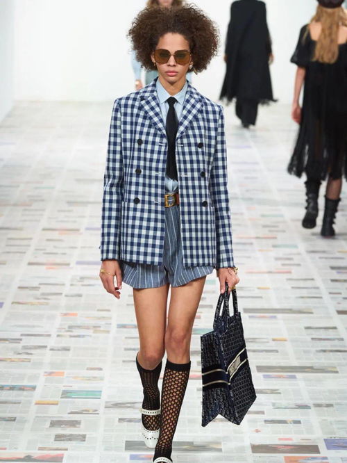 從功能性服飾到現(xiàn)代時(shí)裝, 學(xué)院制服 的時(shí)尚翻身仗